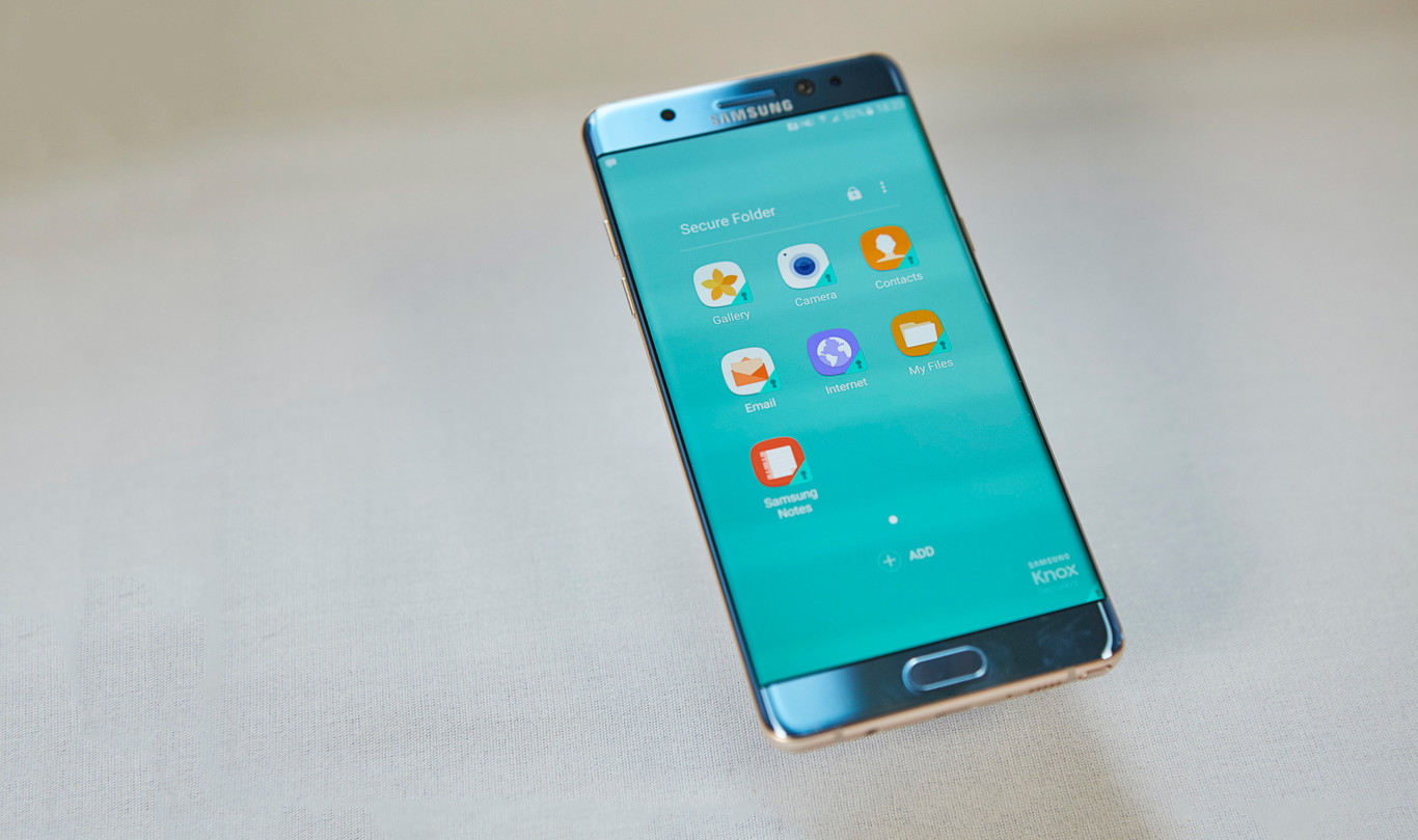 Para Samsung la seguridad es importante y uno de los pilares de su personalización está en el servicio Knox, además del doble sistema de autenticación biométrico: iris y huellas